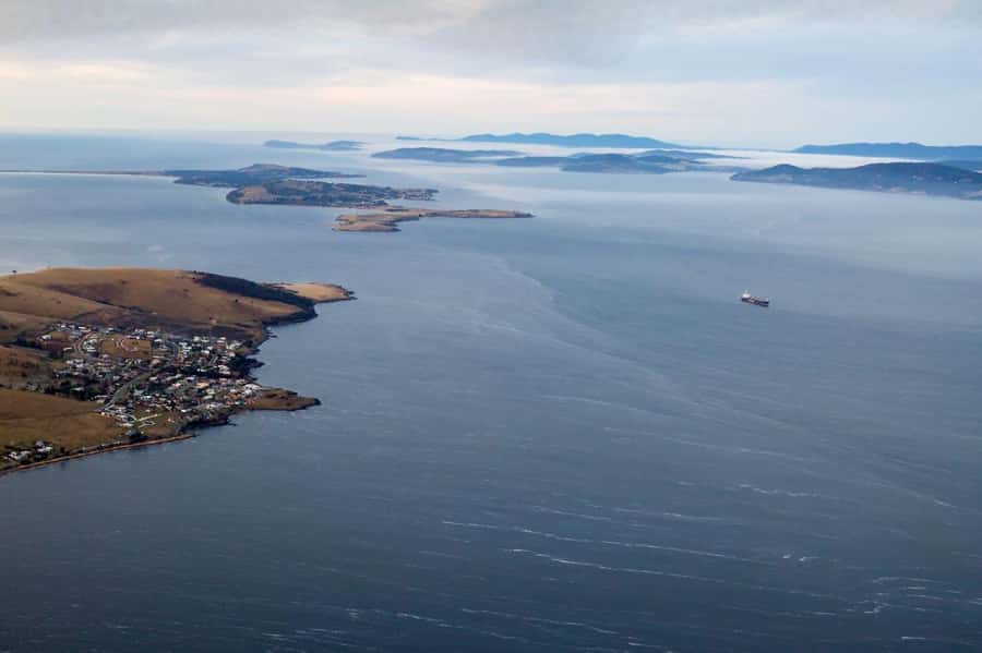 30 Minute Scenic Hobart Plane Flight - Pilot skill and in-flight commentary in plain English