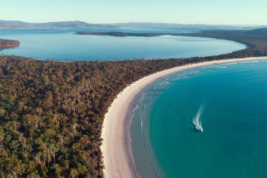 From Hobart: Day Tour to Maria Island with Bus Connection - The isthmus lunch stop: why the timing works