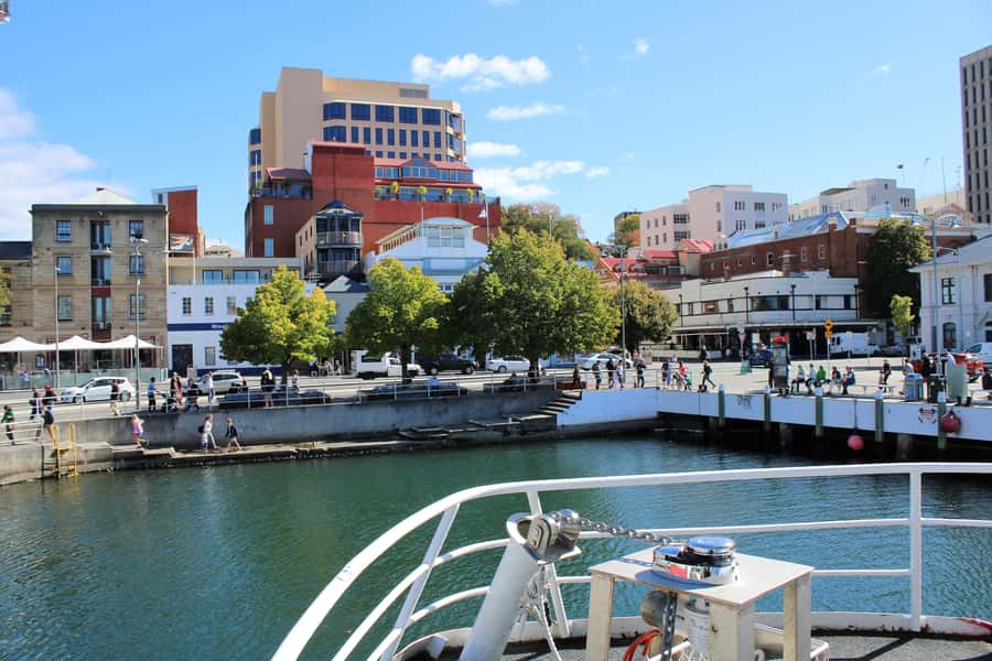 Hobart: Historic Lunch Cruise - Eastern Shore, Bellerive, and Kangaroo Bluff: where the views open up