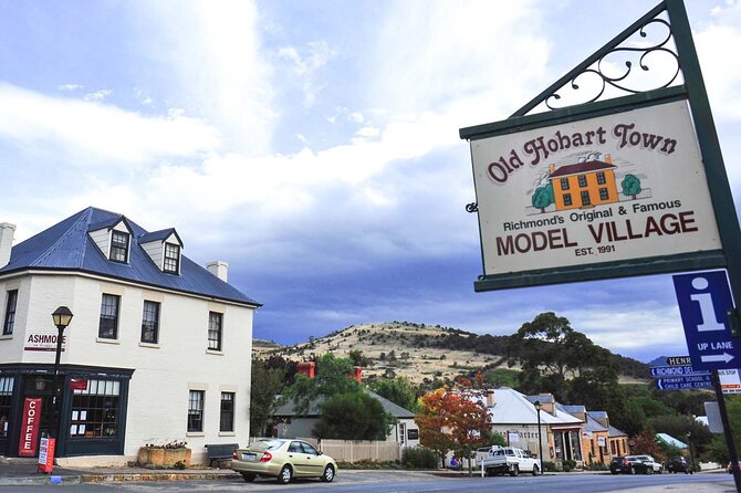 Hobart Hop-On Hop-Off Bus & Richmond Village Tour - What the named drivers get praised for, and why you should care