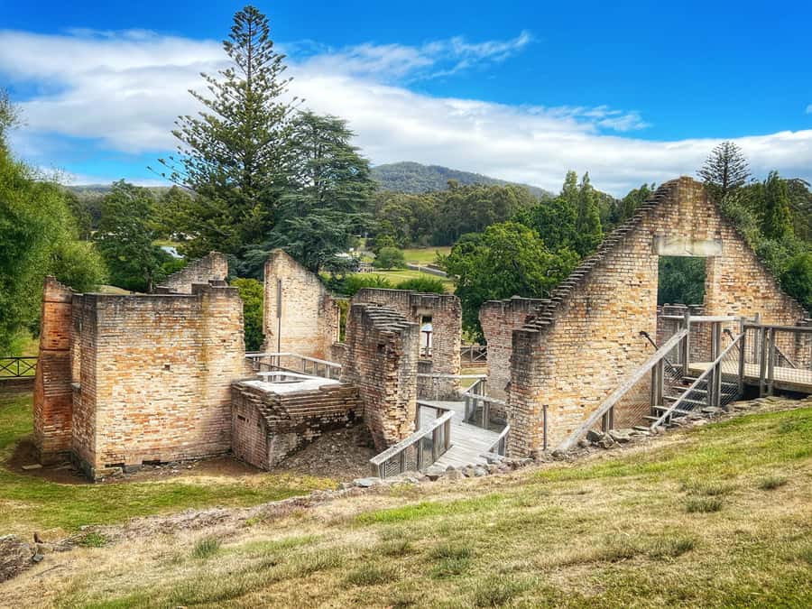 Hobart: Port Arthur, Harbor Cruise and Isle of the Dead Tour - Remarkable Cave and Maingon Bay Lookout: the wow factor side trip