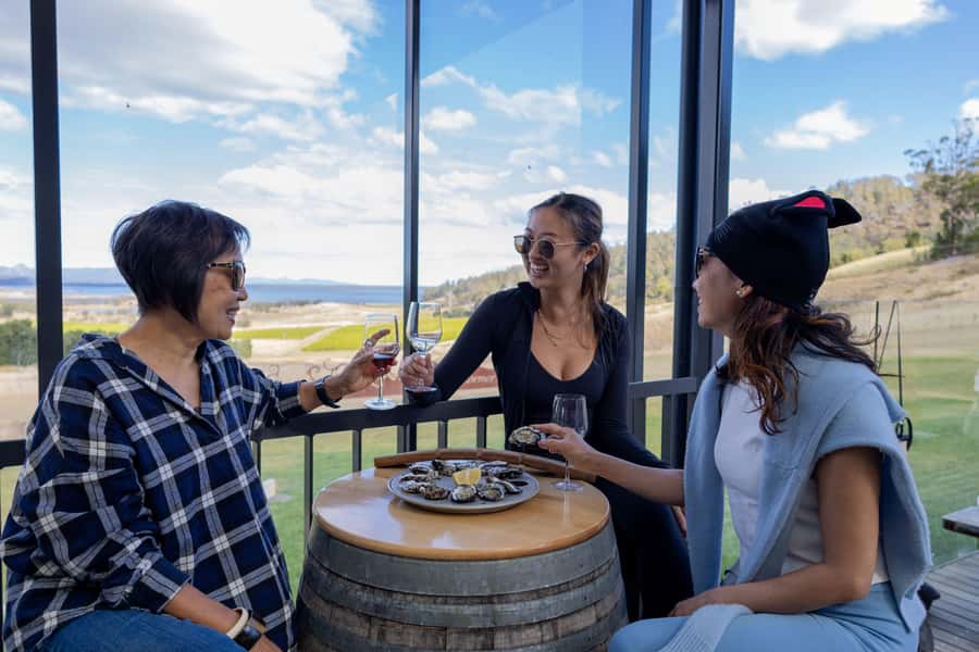 Hobart: Wineglass Bay & Freycinet Active Day Tour - Honeymoon Bay Lunch and Cape Tourville Lighthouse Views