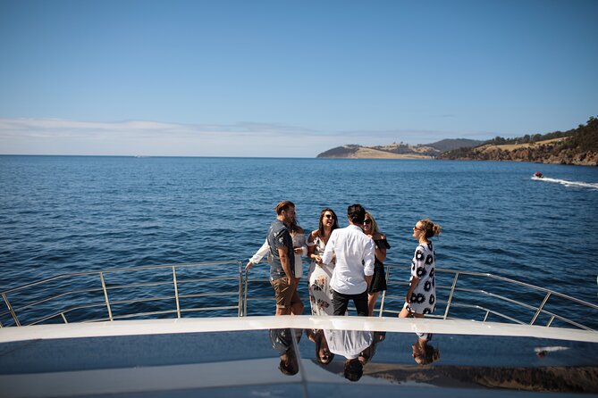 Peppermint Bay Cruise & Lunch - Arriving in Woodbridge: strolling before lunch