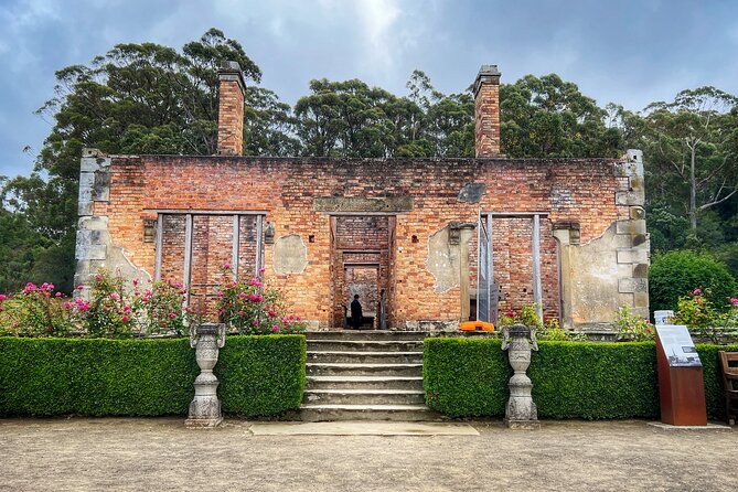 Port Arthur Historic Site on Saturday including Salamanca Market - Tasman National Park: Tasman Arch for the big postcard moment