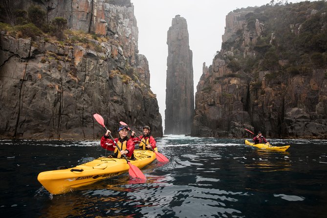 Tasman Peninsula full day kayaking tour - Lunch in a secluded cove: when the day turns from effort to pleasure