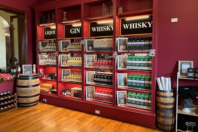 Wine, Gin & Whisky Tour - Hobart & SE Tasmania - The old bridge and Pooley Wines in Coal River Valley